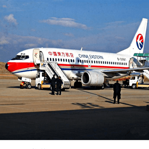 阿克苏红旗坡航空货运航空快运业稳步发展的原因是什么？